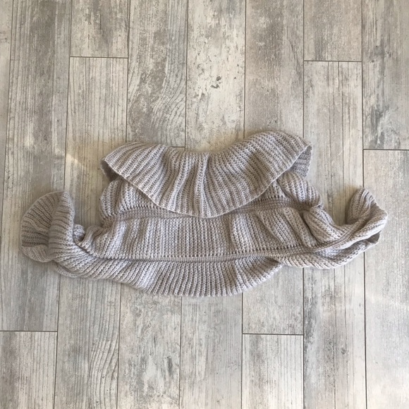 ⭐️ Host Pick ⭐️ Sisley wool taupe ruffle shrug - Picture 4 of 4